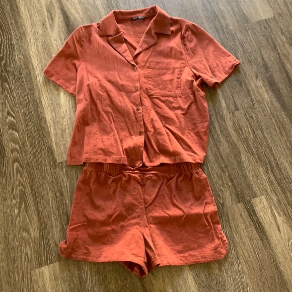 Rust orange set.